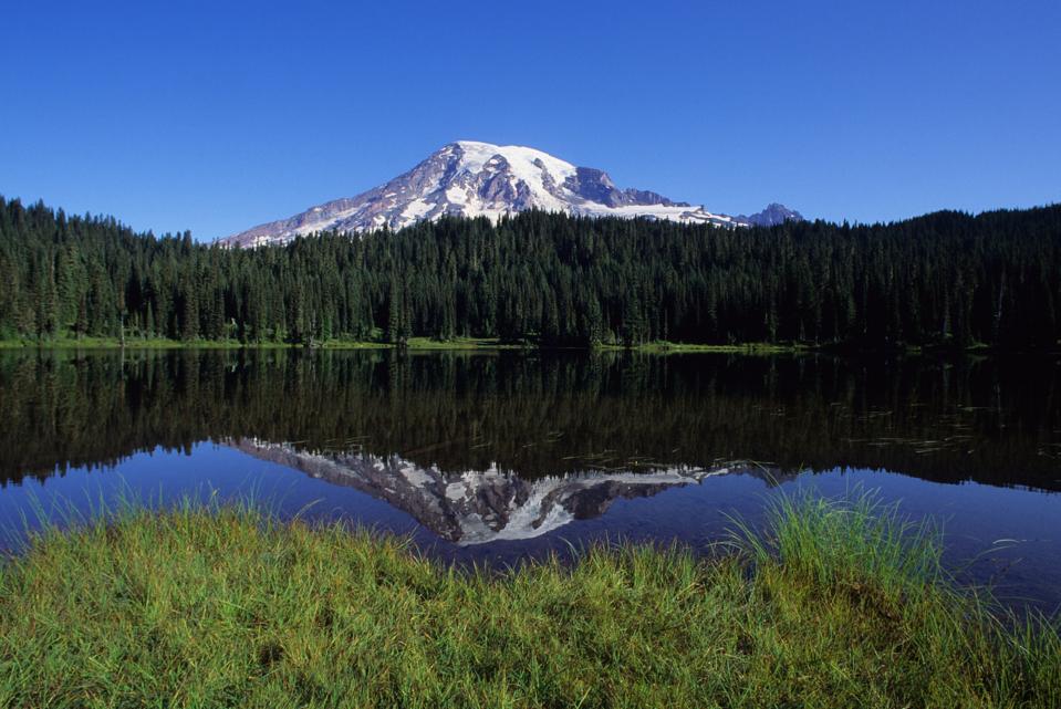 Penemuan Mengejutkan: Magma Besar Ada di Bawah Semua Gunung Berapi Cascade