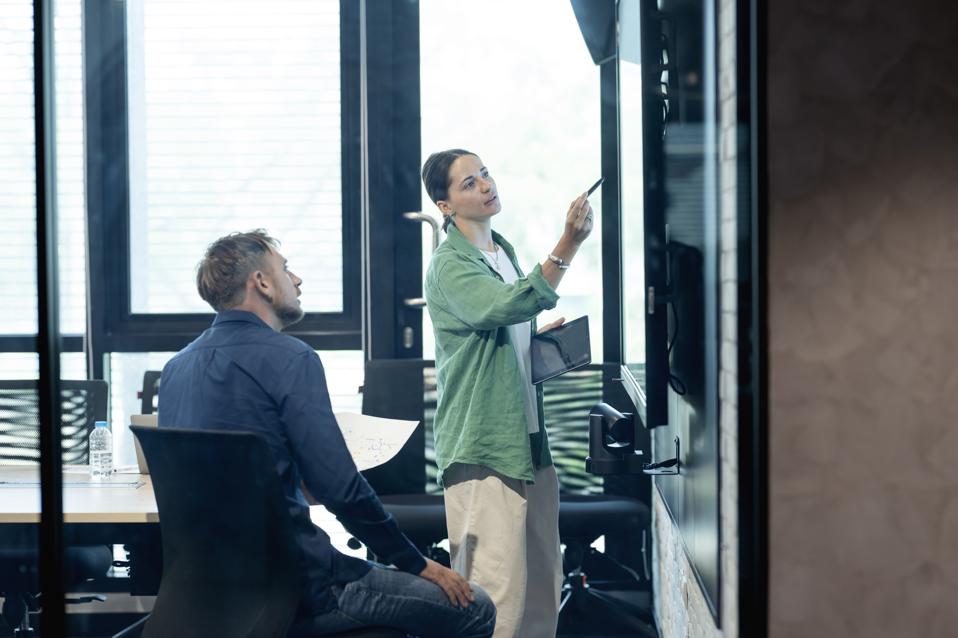 Bagaimana AI Generatif dan Agile Membentuk Masa Depan Manajemen Produk dengan Seimbang