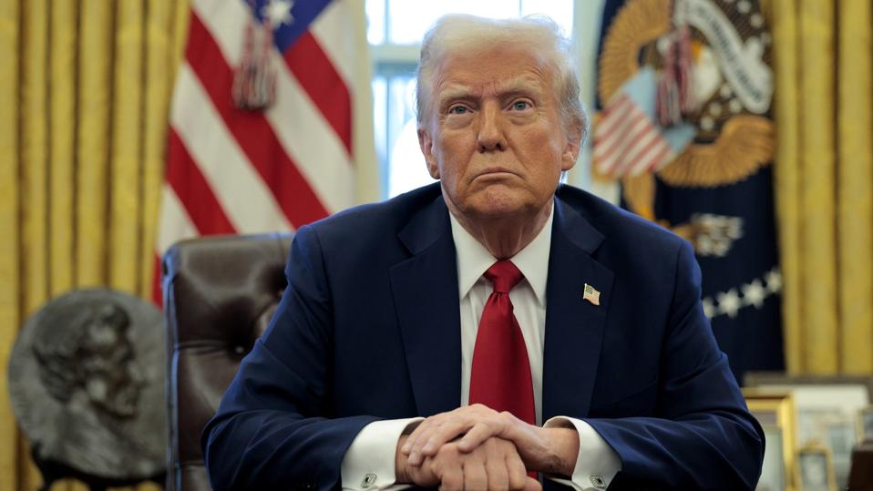 Donald Trump in Oval Office