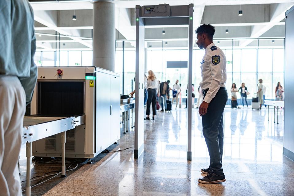 Revolusi AI dalam Meningkatkan Keselamatan Petugas Keamanan di Pos Pemeriksaan