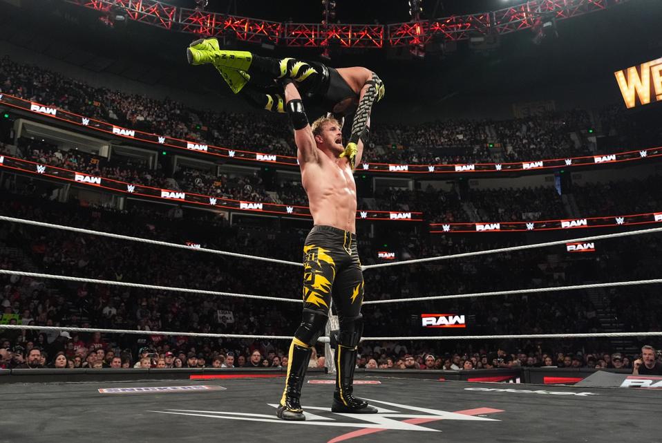 Logan Paul Beraksi di WWE Elimination Chamber: Siapa Target dan Prediksinya?