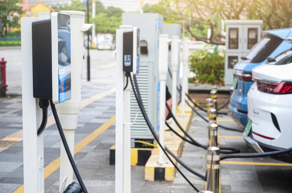 Strategi Cerdas Ritel Hadapi Tantangan dan Peluang Jaringan Pengisian EV
