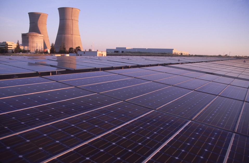 Solar vs Nuklir: Pilihan Terbaik untuk Energi Bersih di Jamaika