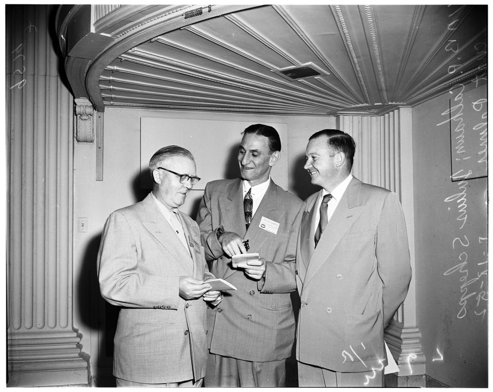 Wine and spirits wholesalers meet, 1952.