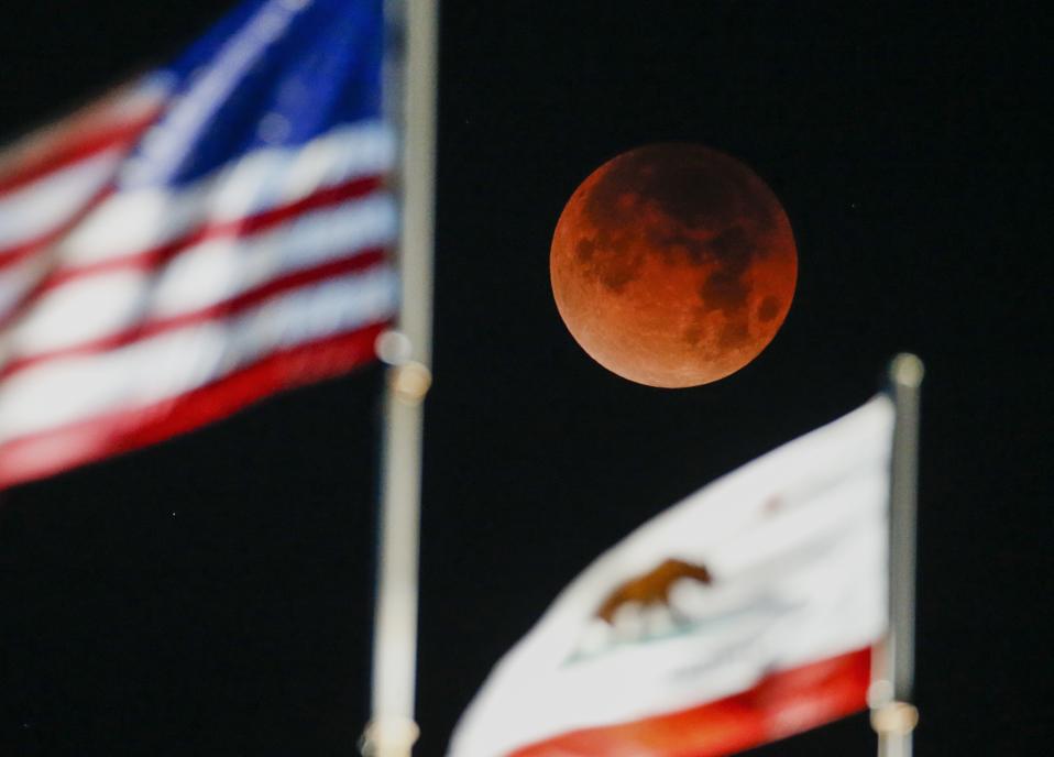 Saksikan Gerhana Bulan Total 'Blood Moon' Spektakuler Maret 2025