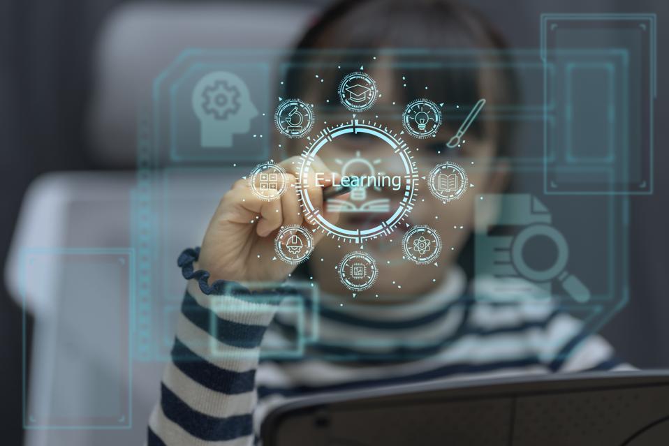 Memaksimalkan AI Dalam Pendidikan: Dari Otomatisasi Dasar ke Sistem Pintar Terintegrasi