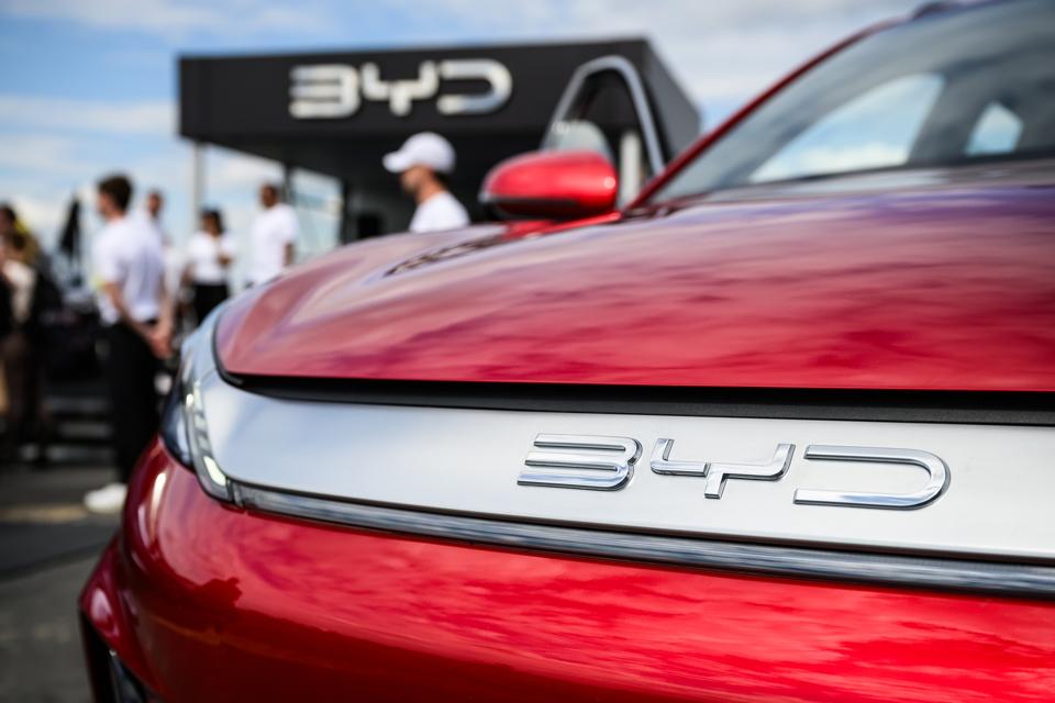BYD Luncurkan Sistem Mengemudi Otonom Terjangkau, Tantang Tesla di Pasar Mobil Listrik