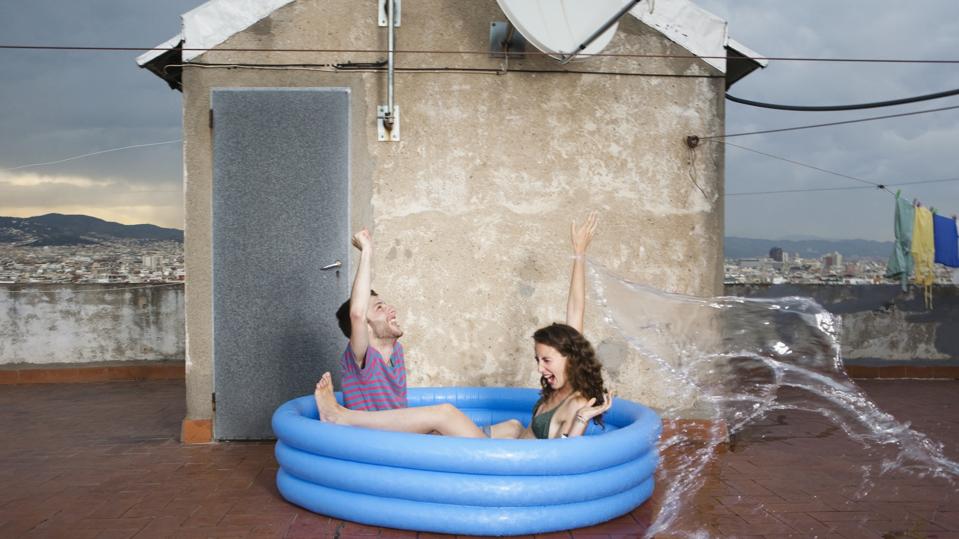 Mengapa Sikap Main-main Penting untuk Hubungan Asmara yang Lebih Aman dan Bahagia