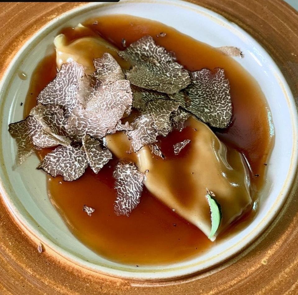 Red patridge caneloni with winter truffles