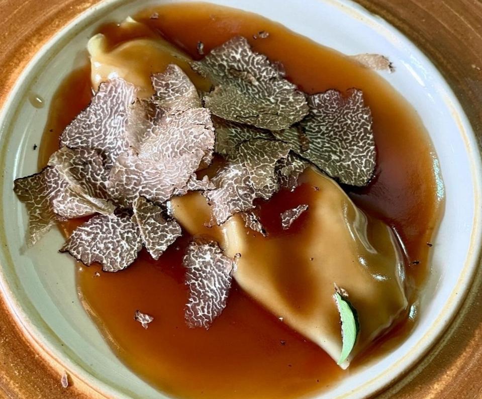 Red patridge caneloni with winter truffles