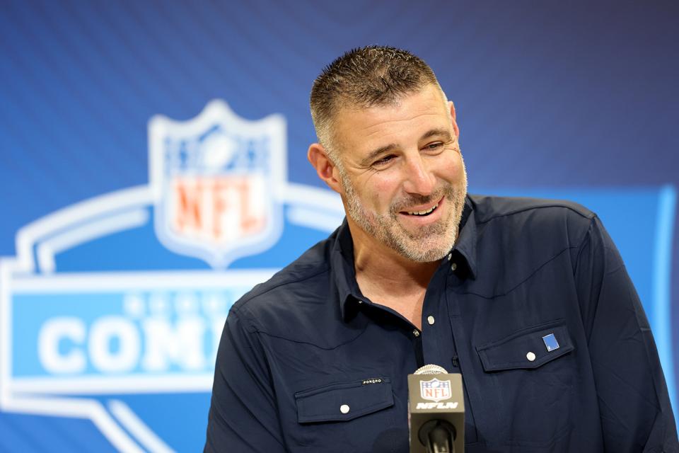 Patriots' Mike Vrabel Outlines 'Aggressive' Approach To Free Agency