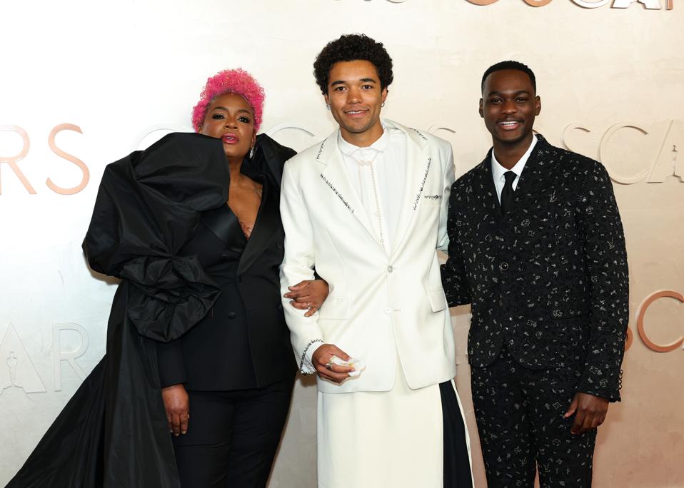 Brandon Wilson (center) wore a Mikimoto pearl necklace. (Photo by Arturo Holmes/WireImage)