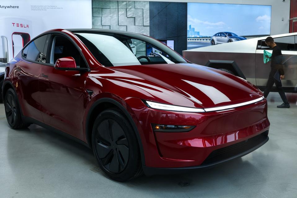 US-ECONOMY-AUTOMOTIVE-TESLA