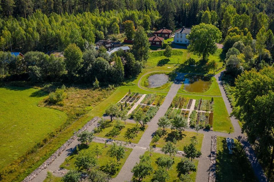 スウェーデン式ガーデン 写真集「Swedish Details Gardens」 Escape To These Stunning Swedish Gardens That Are Wrapped In