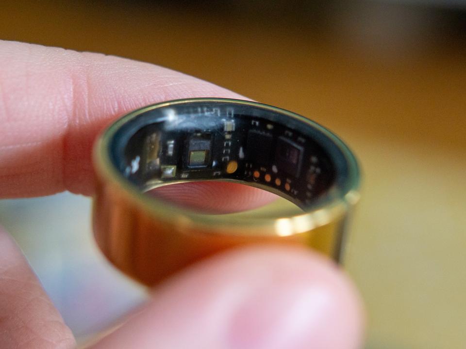 A closeup of the chipset in the Ultrahuman Ring Air.