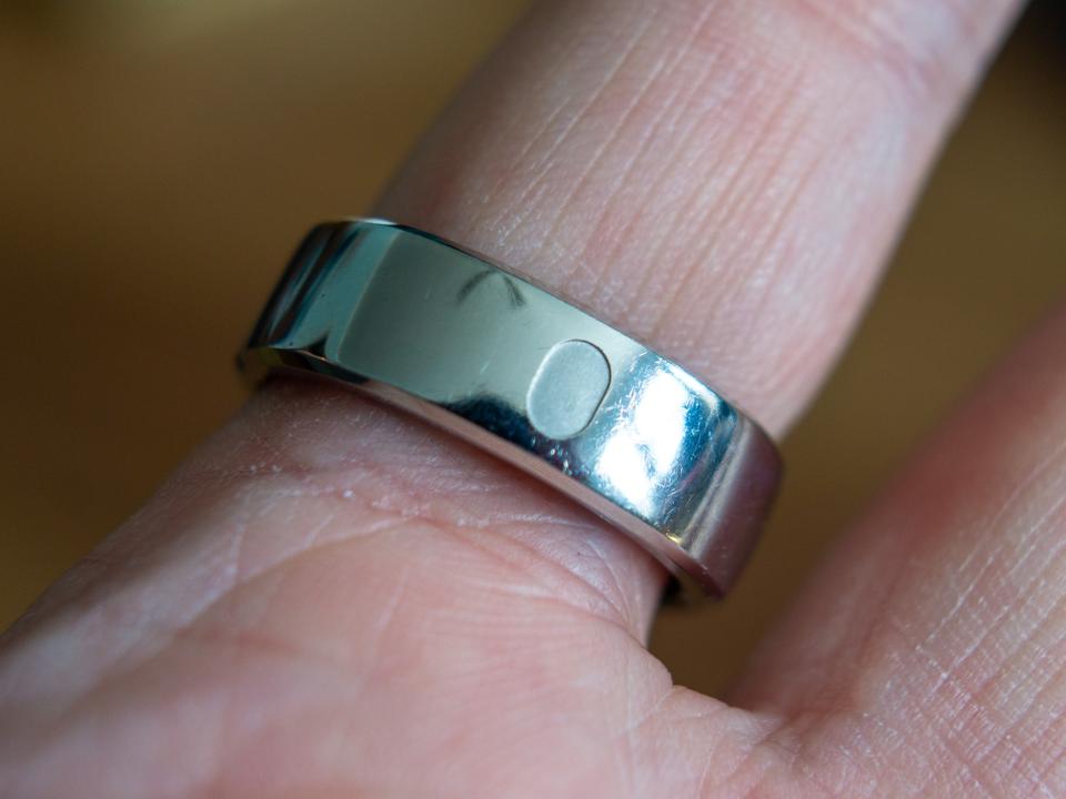 A closeup of the RingConn Gen 2 Air ring.