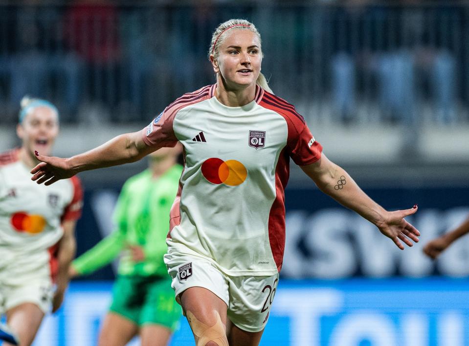 Lindsey Heaps Says NWSL Salary Cap Leading To U.S. Exodus To Europe