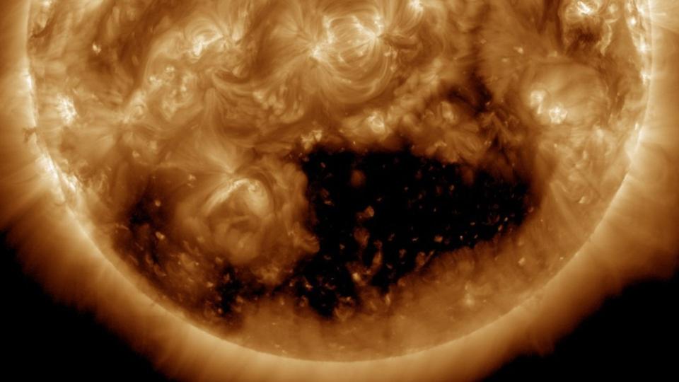 Kemunculan Northern Lights di AS Dipicu Lubang Koronal Besar di Matahari