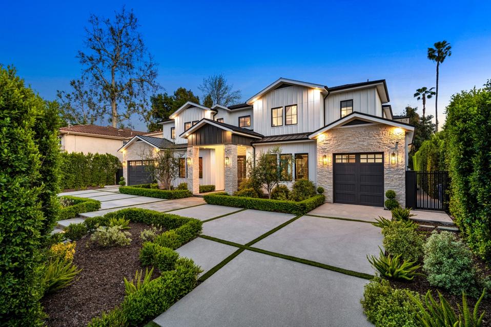 More Americans Now Favor Buying Over Renting - Is It The Right Choice?