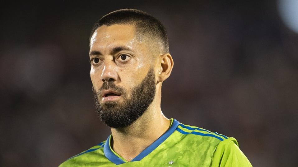 Clint Dempsey Niềm Kiêu Hãnh Của Bóng Đá Mỹ - Hành Trình Của Một Huyền Thoại Đầy Cảm Hứng Clint Dempsey Niềm Kiêu Hãnh Của Bóng Đá Mỹ - Hành Trình Của Một Huyền Thoại Đầy Cảm Hứng