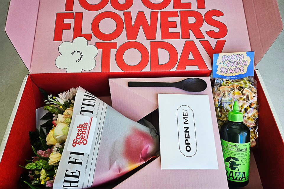 original photo of the send bouquet gift from online flower delivery service fresh sends