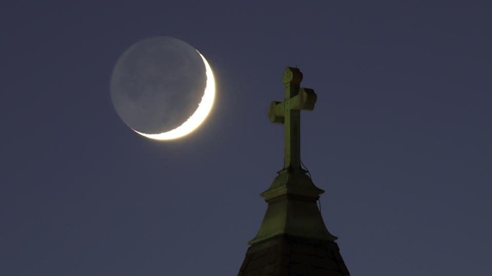 Panduan Menakjubkan Melihat Bulan Sabit dan Konstelasi Cerah Minggu Ini