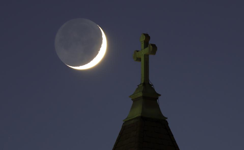 Christmas Day Moonset in Jersey City, New Jersey