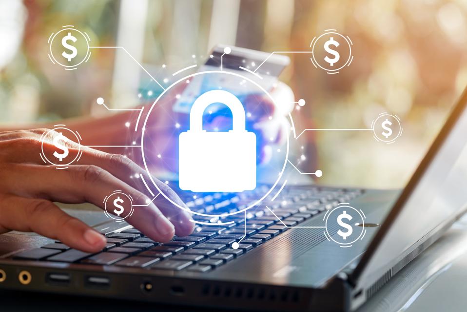 Concepto de seguridad financiera. Bloquear ícono para proteger la seguridad de la información financiera en el uso de la computadora para las transacciones financieras.