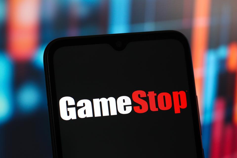 GameStop: Buy or Sell GME Stock Ahead of Its Earnings?