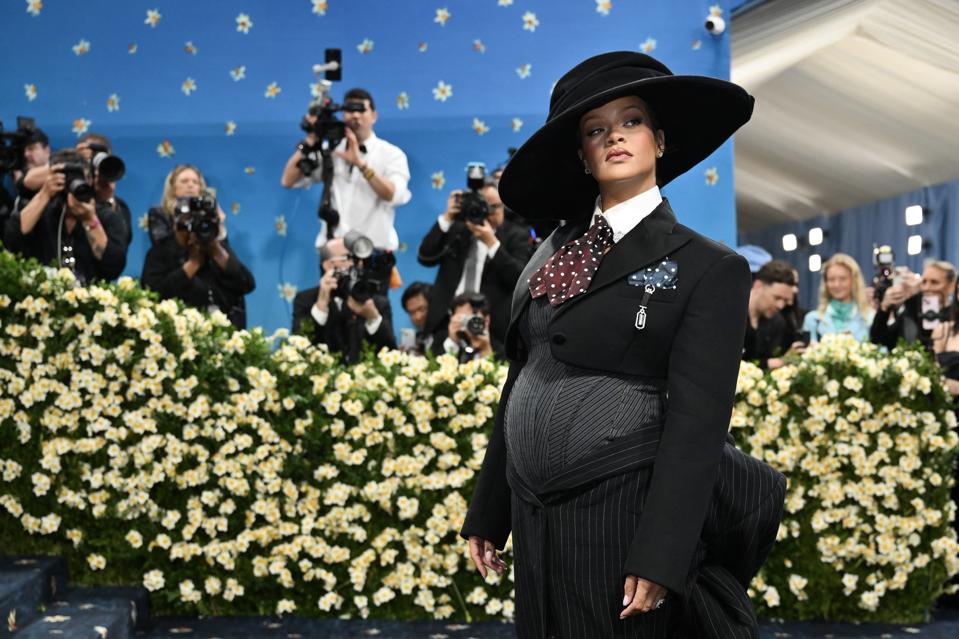 TOPSHOT-US-ENTERTAINMENT-FASHION-METGALA-CELEBRITY-MUSEUM-RED CARPET