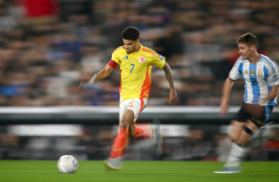 TOPSHOT-FBL-WC-2026-SAMERICA-QUALIFIERS-ARG-COL