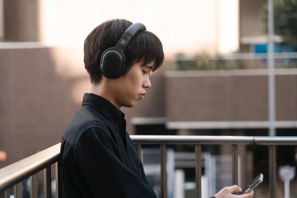 Final UX3000SV Lifestyle