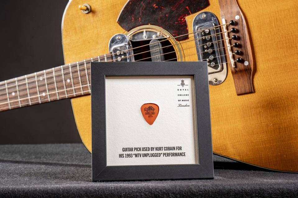 cobain guitar pick