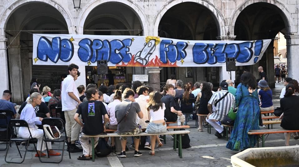 ITALY-WEDDING-BEZOS-VENICE-TOURISM