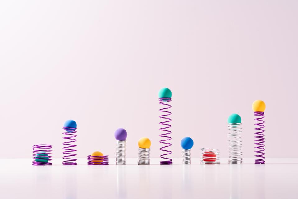 Bar Graph of Coil Springs with Different Lengths Supporting Colorful Spheres