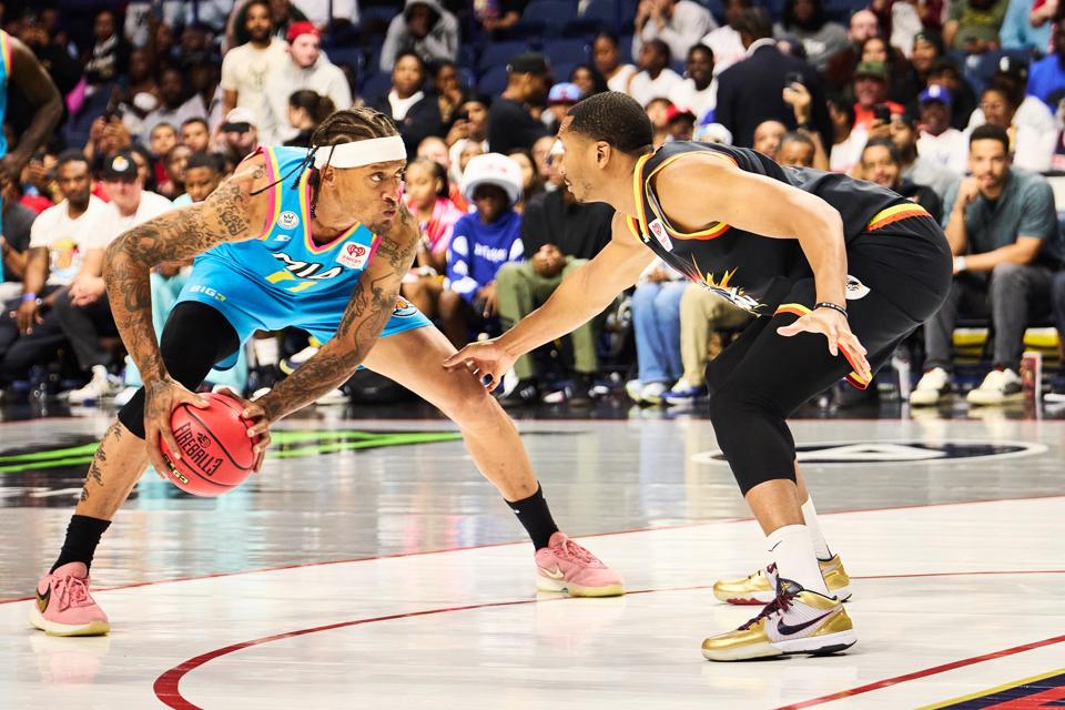 Michael Beasley goes one on one against Wesley Johnson.