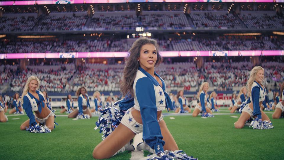 AMERICA'S_SWEETHEARTS__Dallas_Cowboys_Cheerleaders_n_S2_E5_00_48_15_12