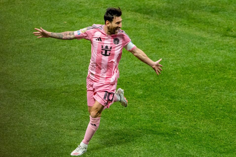 Messi The Magician Makes The Ball Disappear Into The Net For Miami's Win