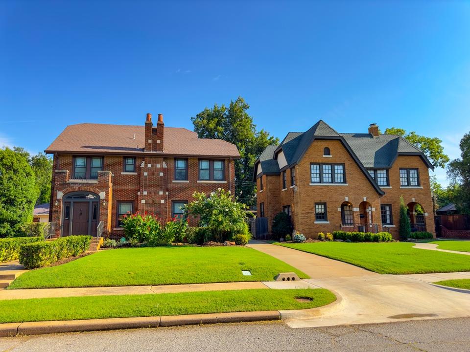 Photo of historic homes near Oklahoma State Capitol Building
