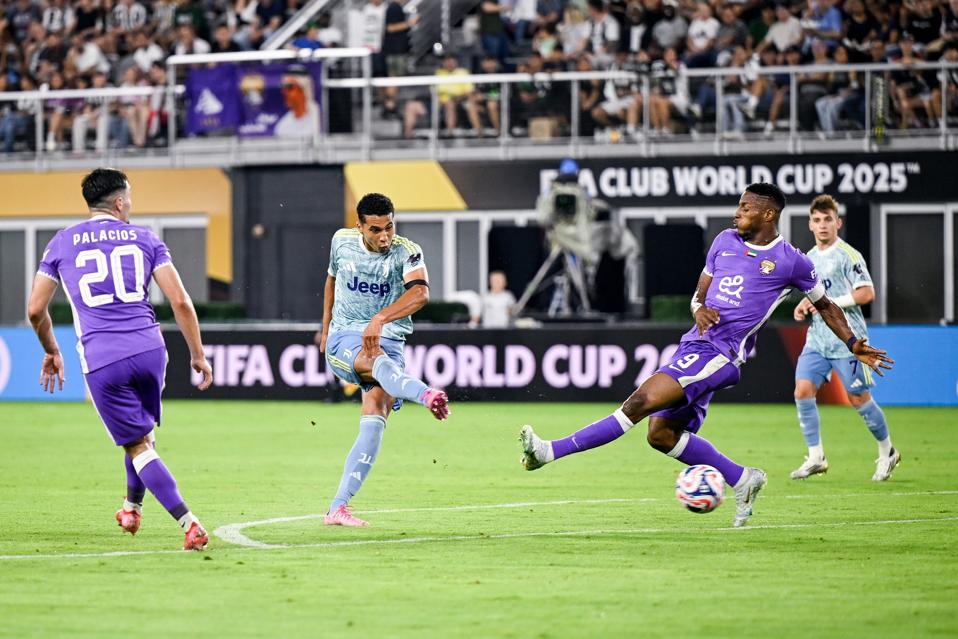 Al Ain FC v Juventus FC: Group G - FIFA Club World Cup 2025