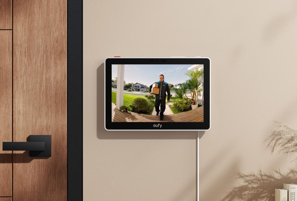 Eufy Smart Display E10 Gives You A Security Cam Overview