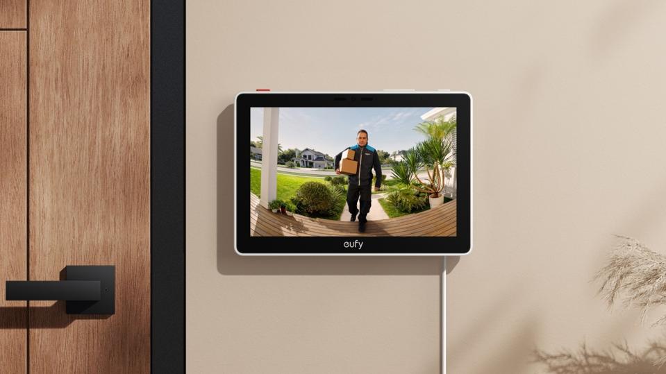 The new Eufy Smart Display S10