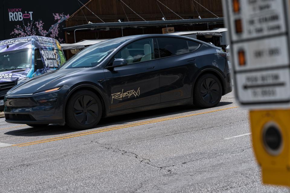 Tesla prepara el primer robotaxi para hacer que el sueño de máscara se haga realidad