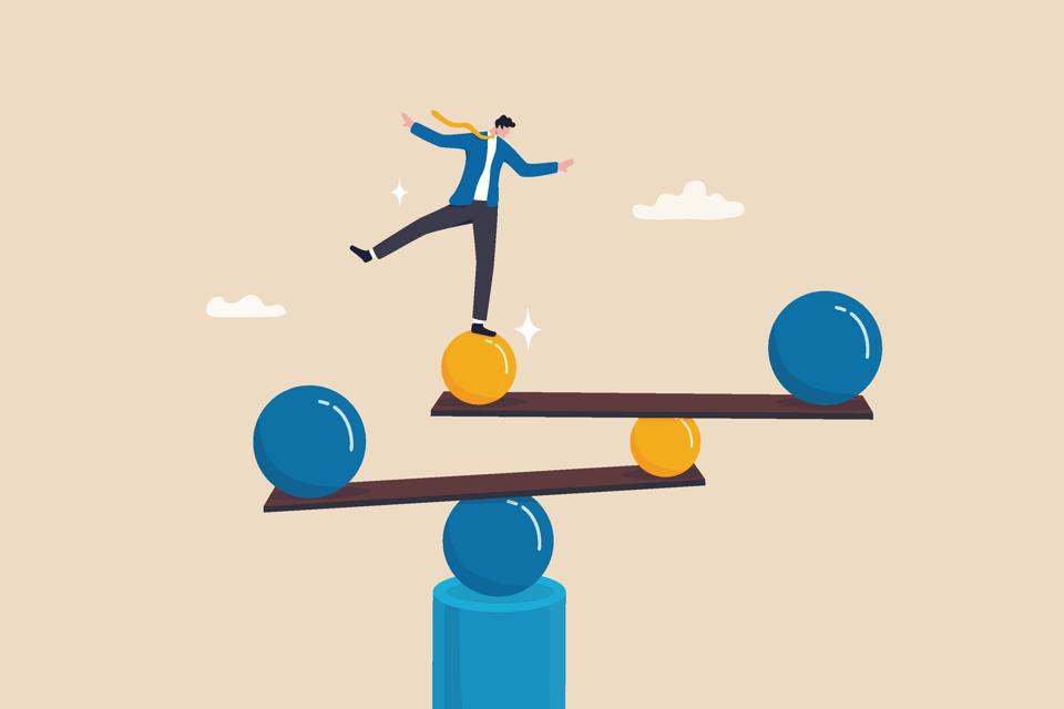 Flexibility in management: illustration of a manager balancing on spheres and beams, representing adaptability over control in uncertain environments.