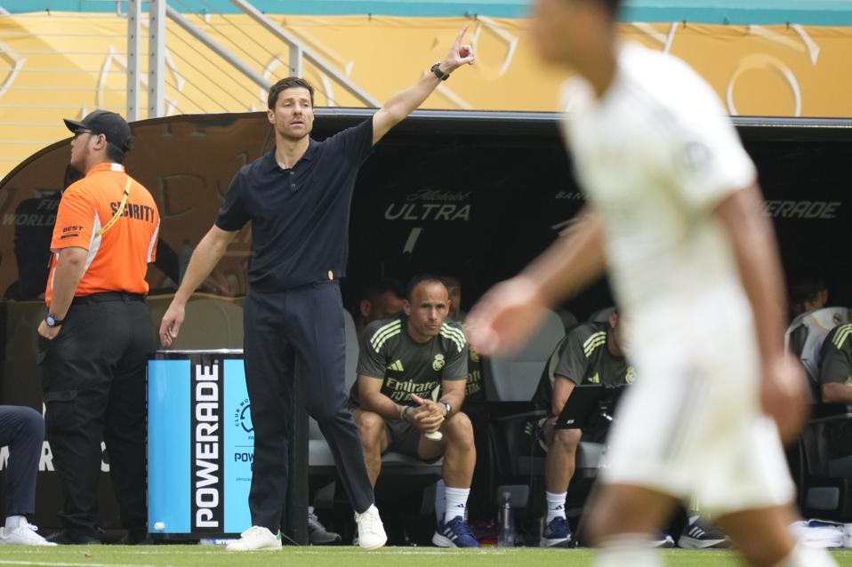 Real Madrid v Al Hilal - FIFA Club World Cup