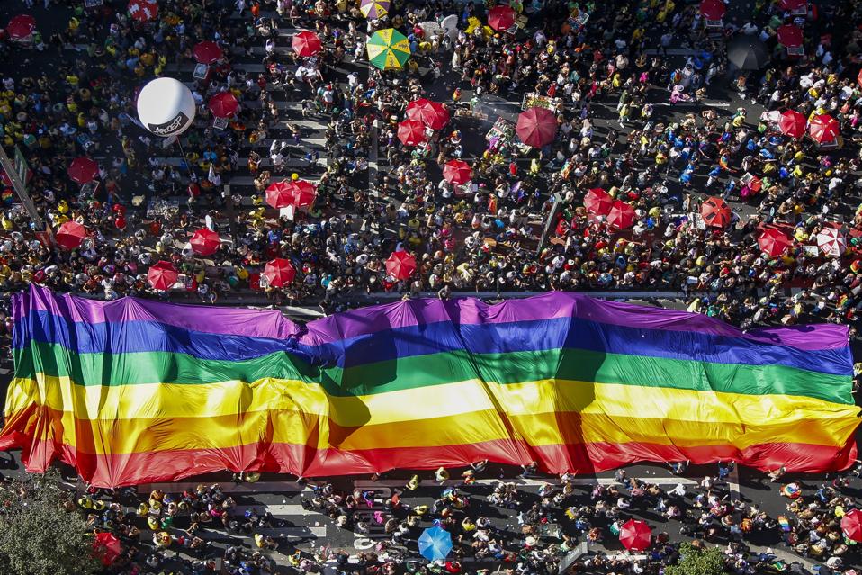 TOPSHOT-BRAZIL-LGBTQ-PARADE