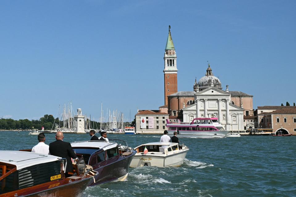 TOPSHOT-ITALY-VENICE-WEDDING-BEZOS