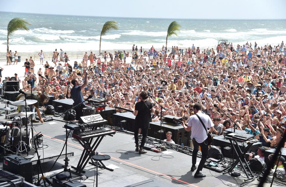 7 Music Festivals By The Beach That Will Make You It's Fall