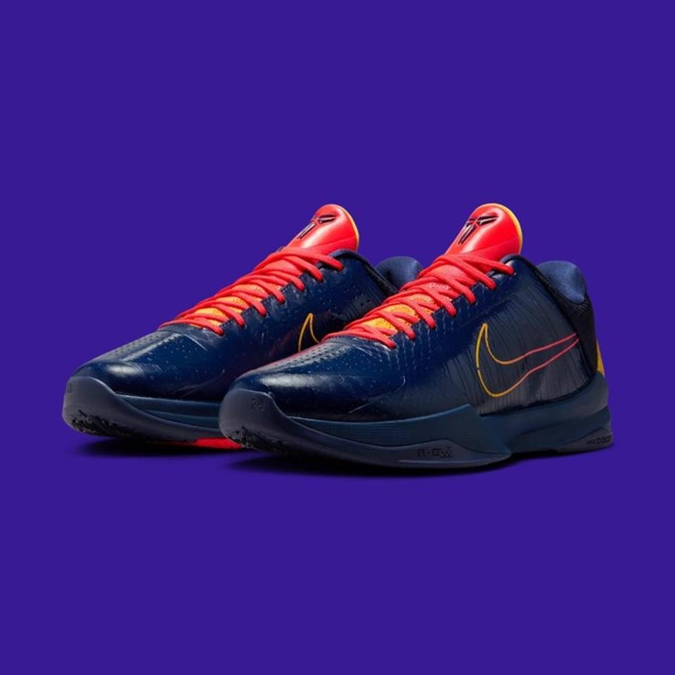 シューズ(男性用) Nike Kobe5 Caitlin Clark PE Caitlin Clark Launches Her First Nike PE Sneaker: Kobe 5
