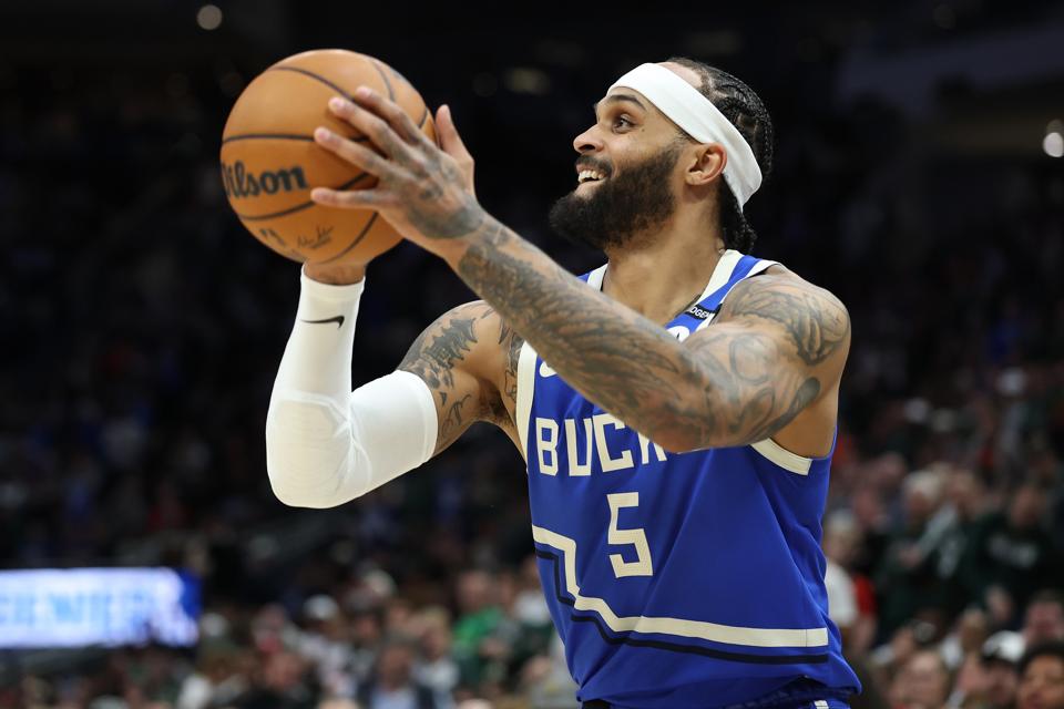 Oklahoma City Thunder v Milwaukee Bucks